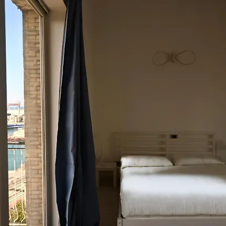 A40 - Ancona, Elegante Bilocale In Centro Con Vista Mozzafiato!